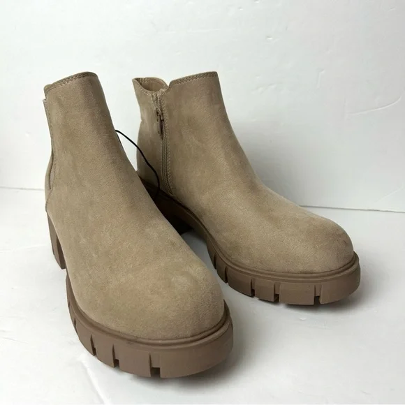 Madden NYC Lug Sole Chelsea Bootie in Sand NWT - Picture 3 of 8